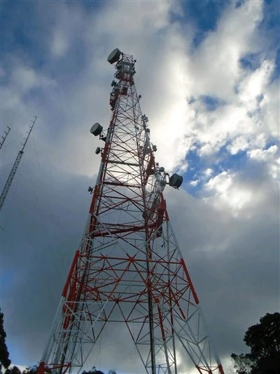 Telefonski toranj s jednom cijevi za samopodržavanje